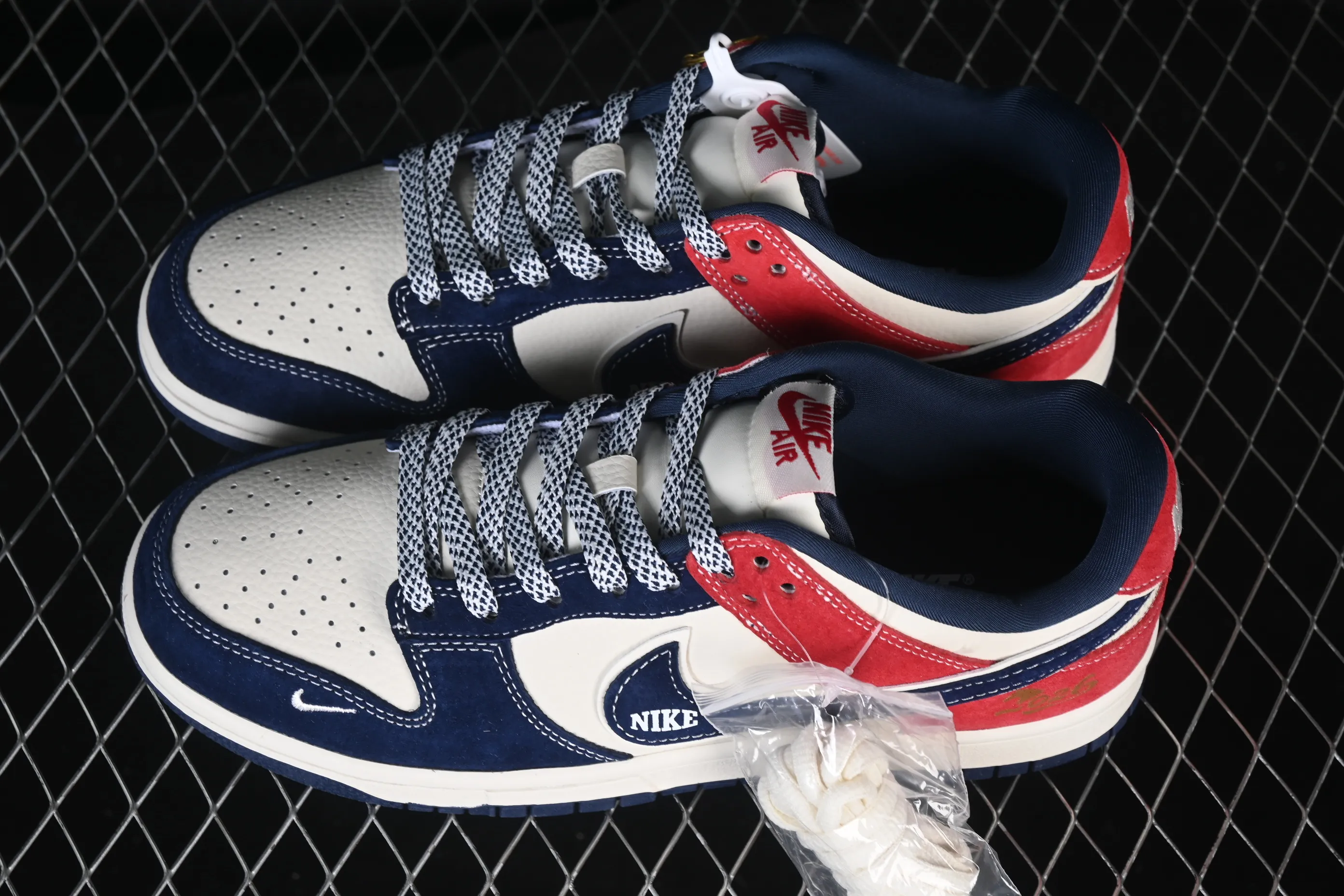 All categories Nk SB Dunk Series Nk SB Dunk Low High-end customized low-top sneakers Nike SB Dunk Low Limited to the Year of the Horse Dragon and Horse Spirit High-end customized low-top casual skate shoes DN3168-028